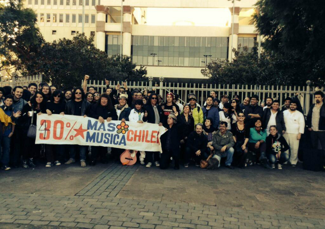 Músicos en el Congreso chileno por la Ley de Música
