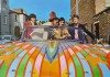 The Kinks en coche de colores