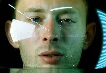 Thom Yorke en el videoclip de 'No Surprises'