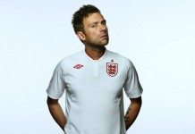 Damon Albarn con la camiseta de Inglaterra