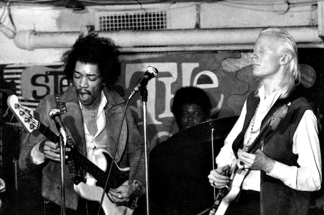 Johnny Winter con Jimi Hendrix tocando en directo.