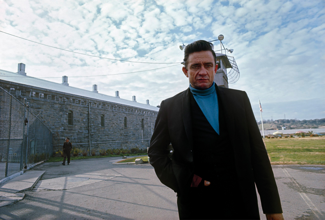 Johnny Cash a las afueras de prisión